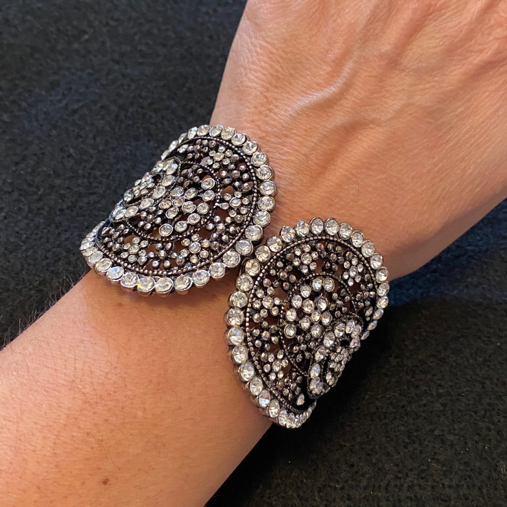 Costume jewelry bangle